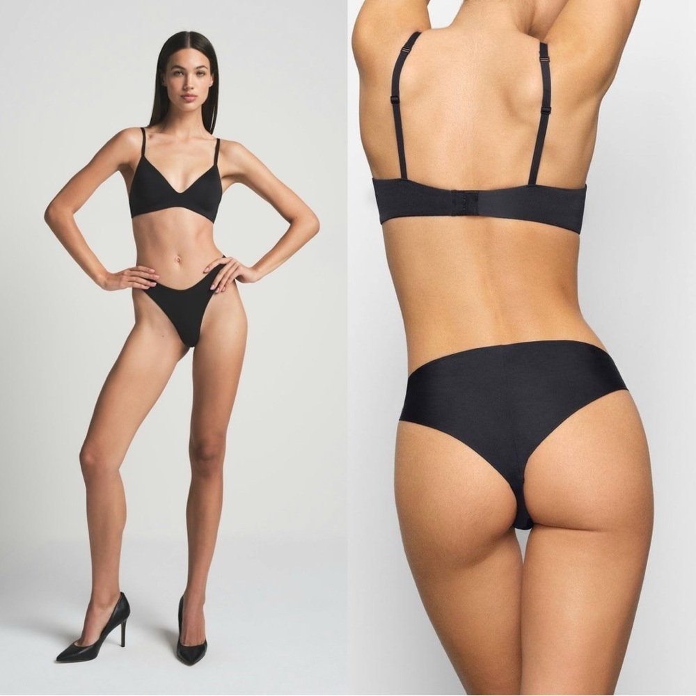 SKIMS Black Push Up Plunge Wireless Form Bra 32F